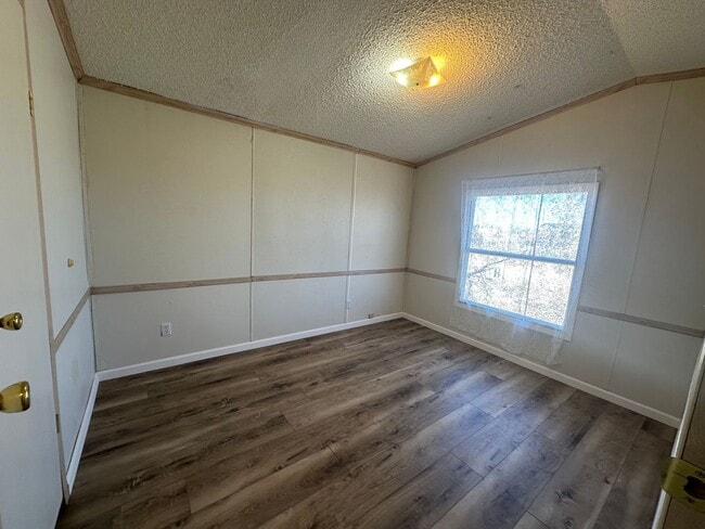 Building Photo - Horses Welcome to Single Wide on 1 Acre!