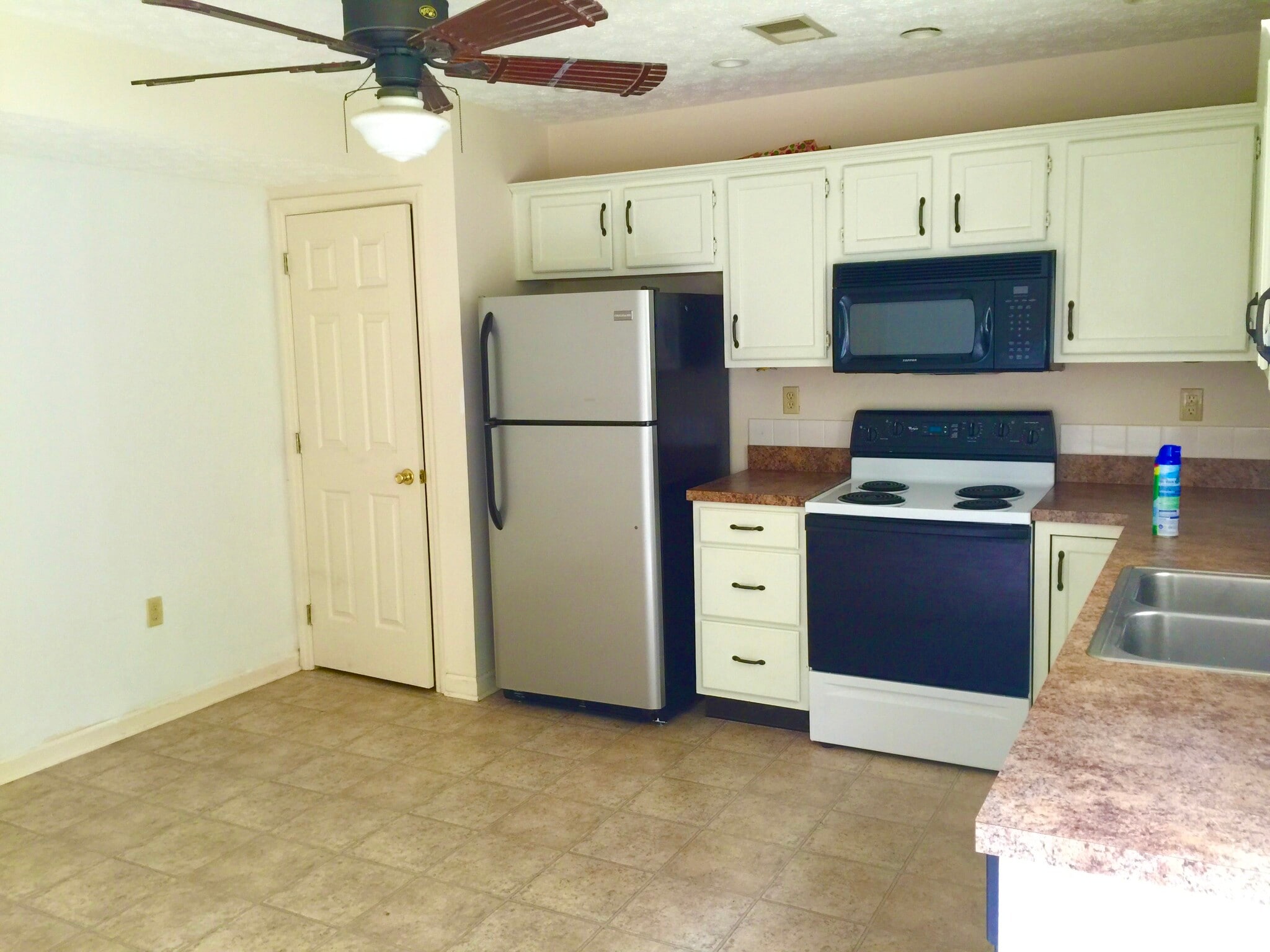 Building Photo - 400 Wabarto Way