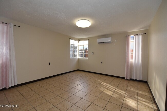 Building Photo - 256 Yale Ave