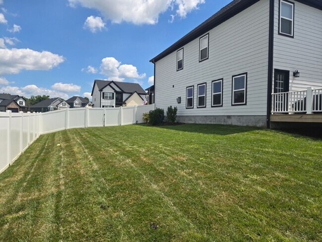 Building Photo - Maryville 37803 - Coming Soon! Showings begin 08/17/2026. 4-bedroom, 3.5-bath home in Maryville -...