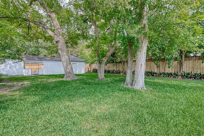 Building Photo - 5319 S Braeswood Blvd