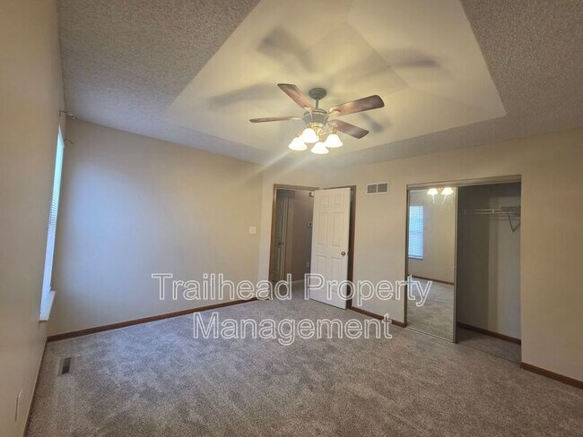 Building Photo - 607 SE Steeple Ln