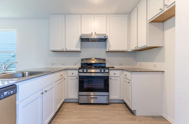 Building Photo - 9143 Coronal Rings