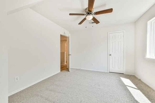 Building Photo - 106 Mango St