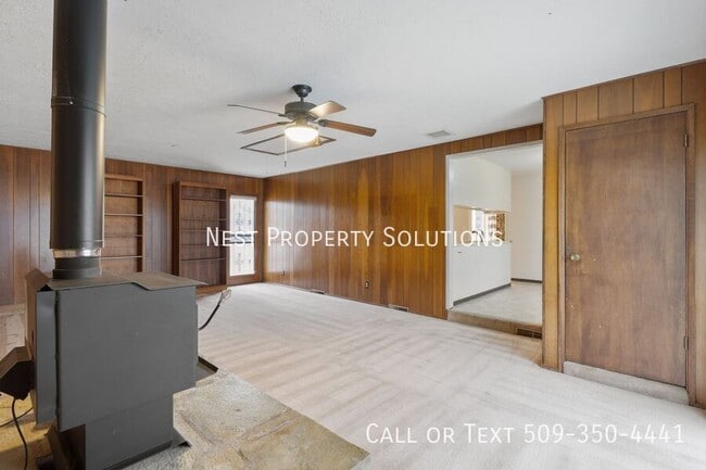 Building Photo - 603 N Crestview Dr