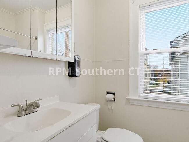 Building Photo - Court 48-2