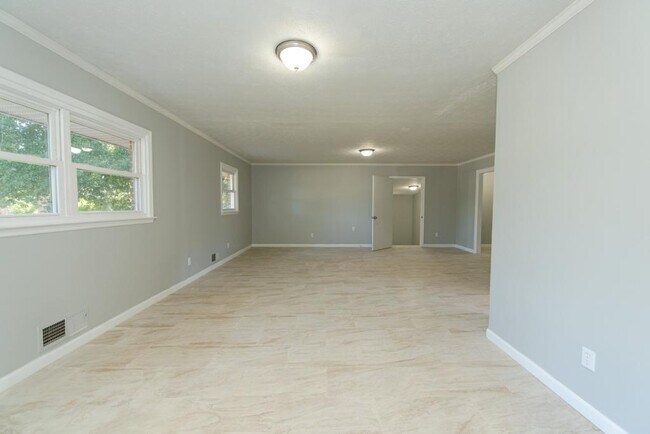 Building Photo - 8909 Channing Dr