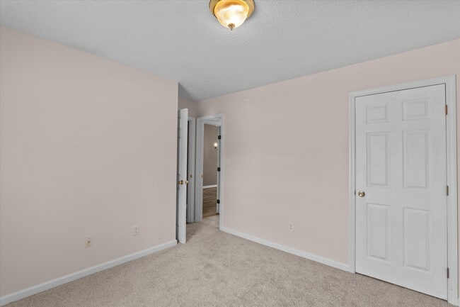 Building Photo - 2016 Caton Dr