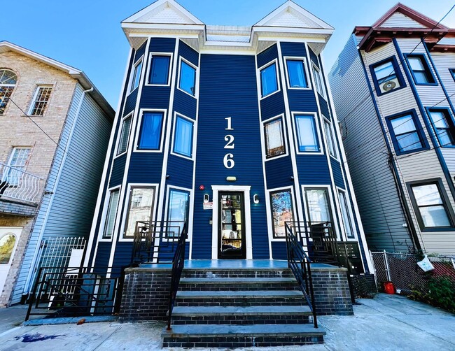 Building Photo - 126 Randolph Ave