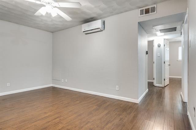Primary Photo - 811 Skillman St