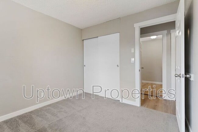 Building Photo - 2606 NE Lombard St