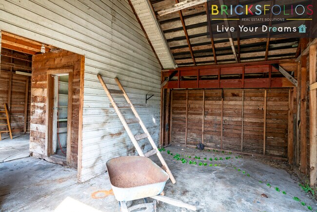 Building Photo - Nestled in the heart of a warm and welcomi...