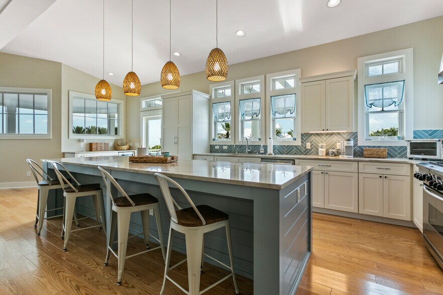 Building Photo - 681 Ocean Palm Way