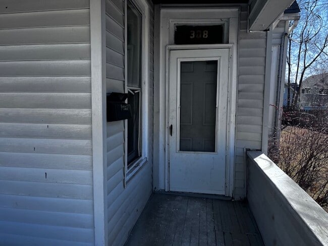 Building Photo - House for Rent 3 BR / 1 BA