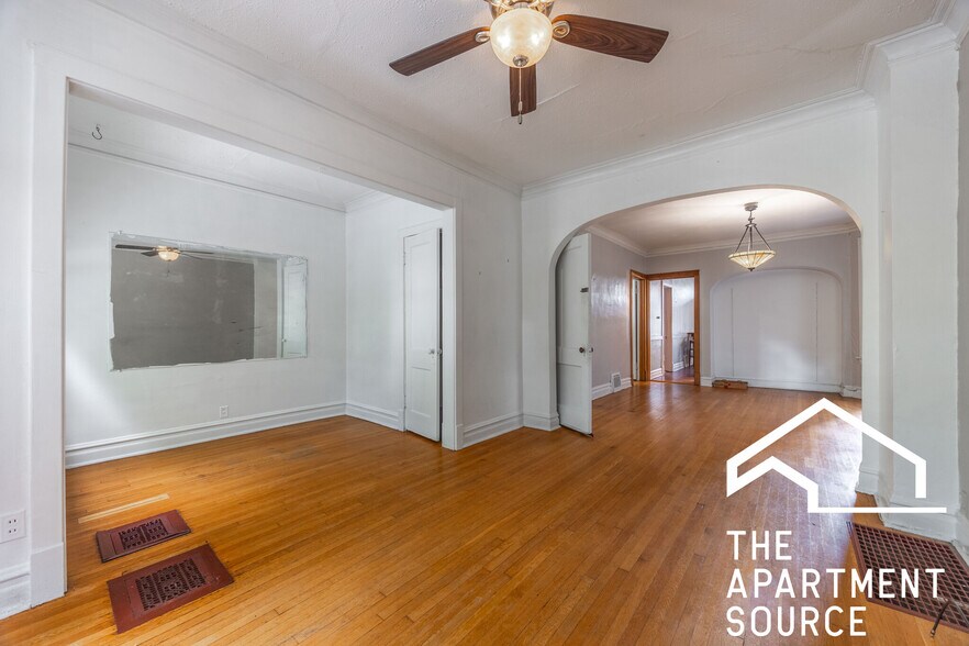 Building Photo - 1631 N Mozart St