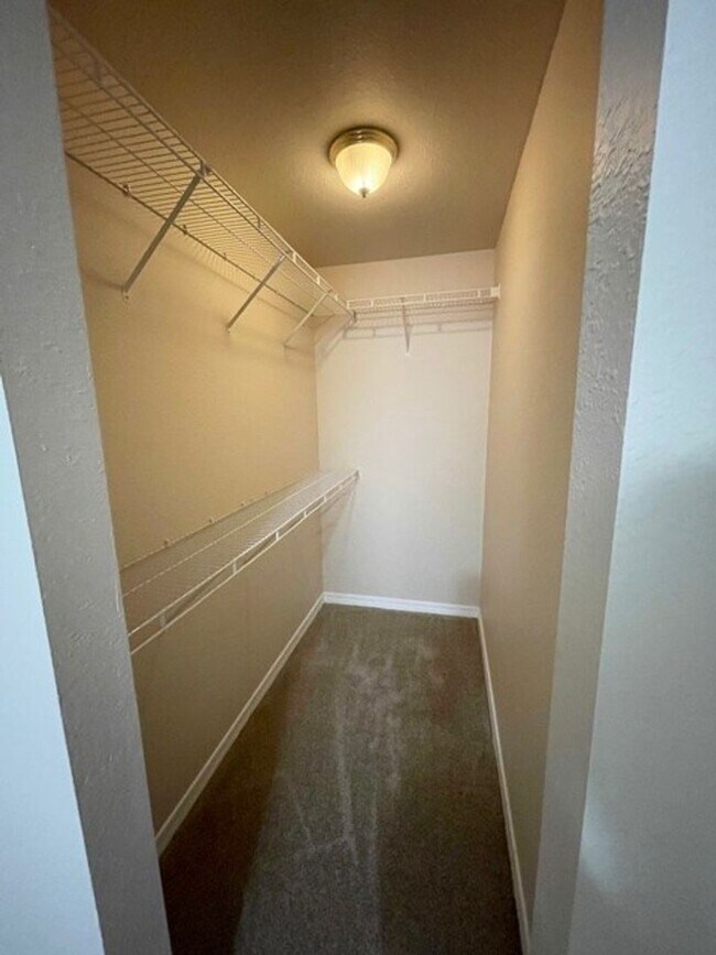 Building Photo - Nice 2 Bedroom/2.5 Bath/1 Car Garage End Unit Townhome For Rent!