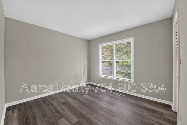 Building Photo - 3134 Driftwood Dr