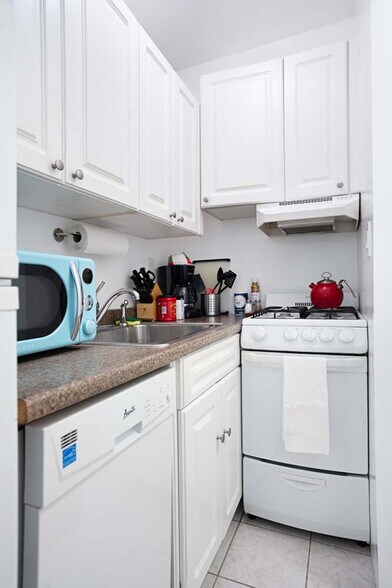 Building Photo - 317 E 75th St