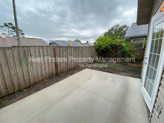 Building Photo - 421 Filmore Dr