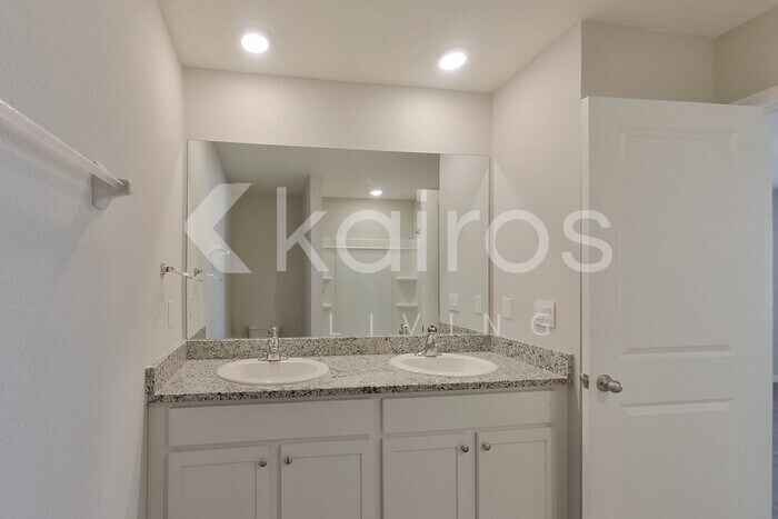 Building Photo - 8533 SW 43rd Ter