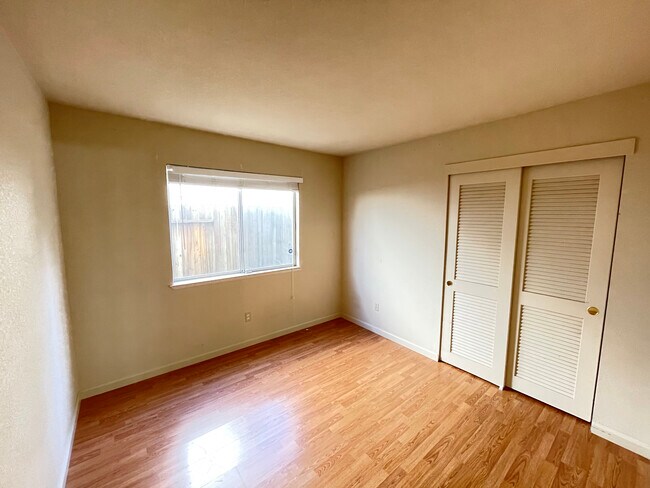 Building Photo - 1415 New England Dr