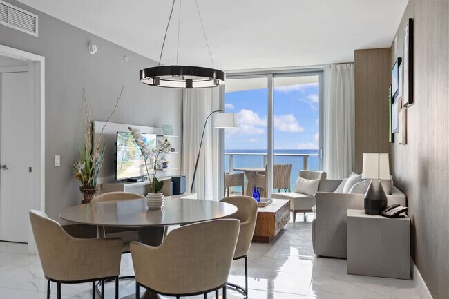 Building Photo - 4011 S Ocean Dr