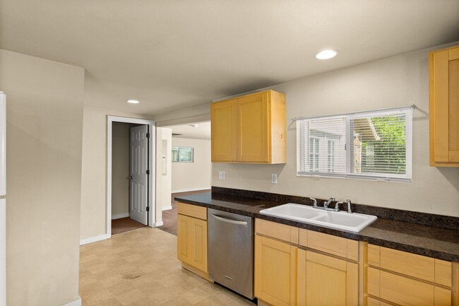 Building Photo - Single Family Ranch