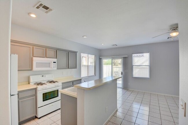 Building Photo - BEAUTIFUL 2 STORY SINGLE FAMILY HOME WITH 3 BEDROOMS AND 2.5 BATHS LOCATED IN SOUTHWEST