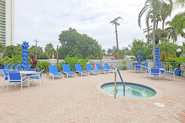 Building Photo - Palm Beach Landings  2885-502A