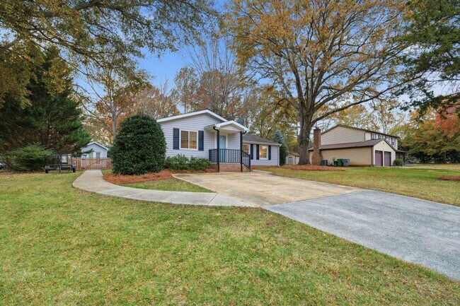 Building Photo - 7417 Shadowlake Dr