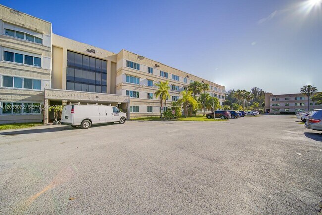 Building Photo - 14840 Naranja Lakes Blvd