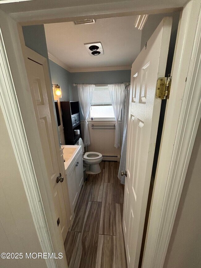 Building Photo - 127 Bloomfield Rd