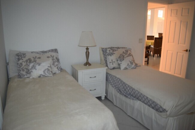 Building Photo - Fully furnished 3 bedroom 3 Bath POOL home in Sandpiper Bay