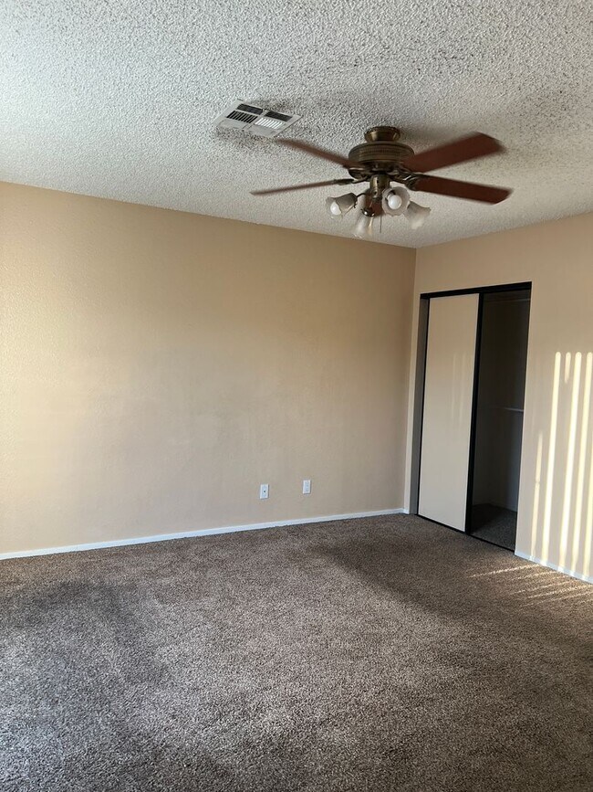 Building Photo - All Appliances