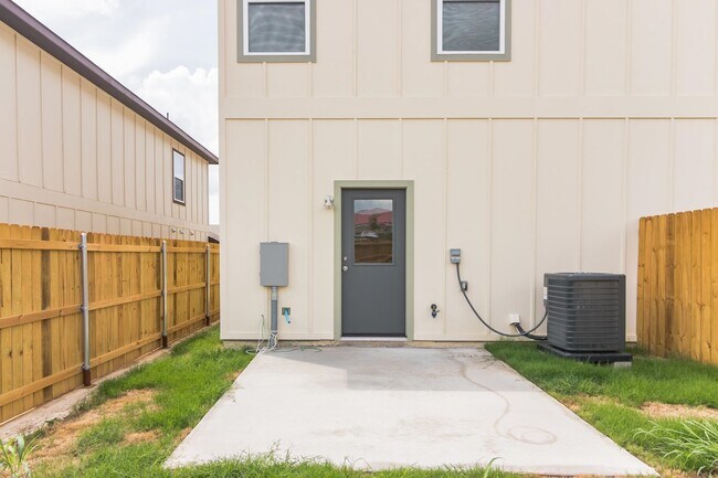 Building Photo - 206 Peruna Dr