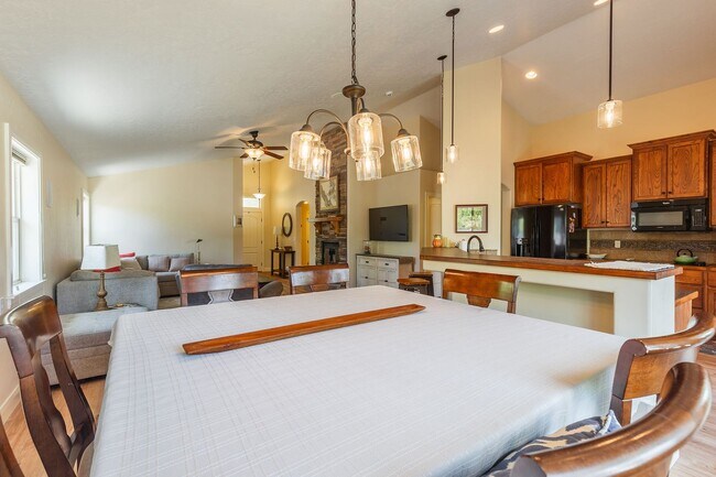 Building Photo - Beautiful Home in the Heart of Eagle