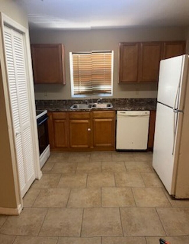 Building Photo - 610 Cassin Ave