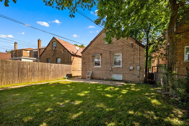 Building Photo - 10040 S Vernon Ave