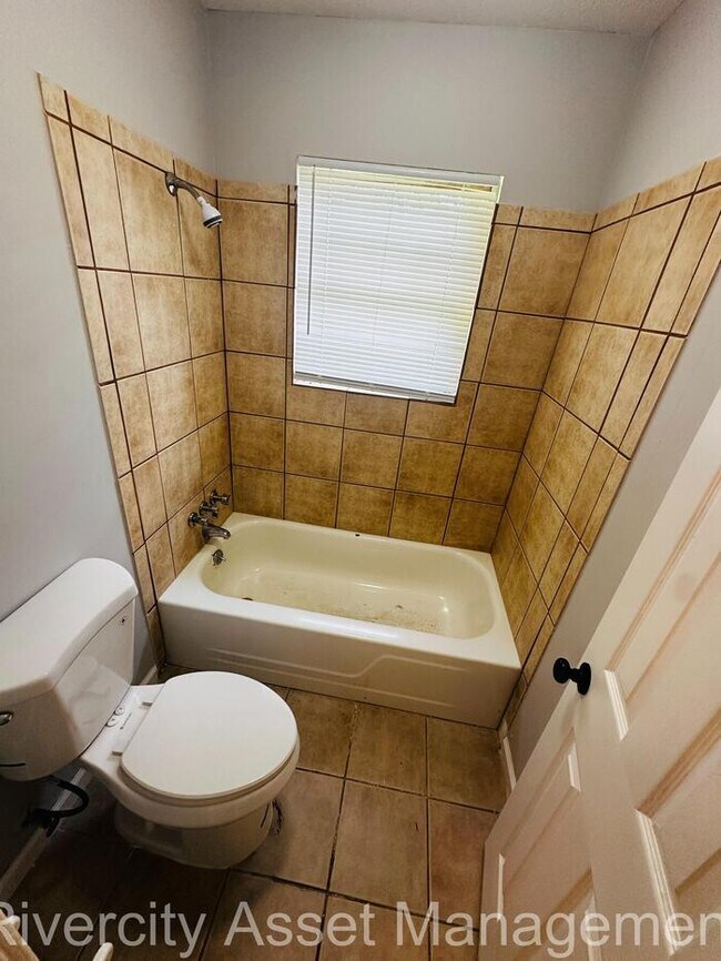 Building Photo - Spacious 3 bedroom, 1 bath Home For Rent!!...