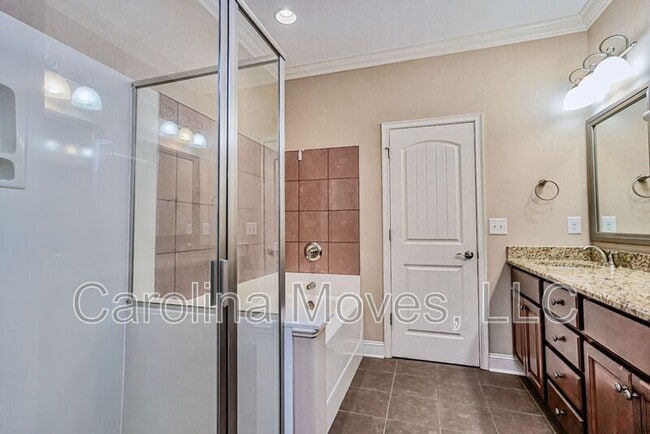 Building Photo - 213 Bell Heather Ln