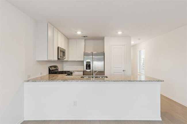 Building Photo - 14910 Parkway Center Ave