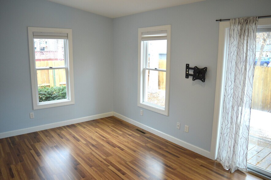 Building Photo - 209 N Ingersoll St