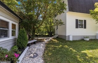 Building Photo - 37526 River Springs Rd