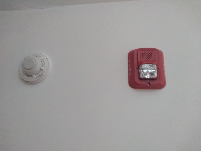 Building Photo - 261 Maple St