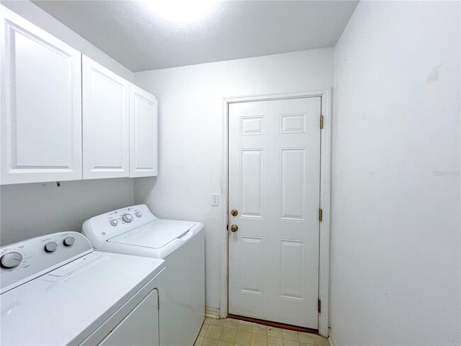 Building Photo - 2240 SW 41st Ln
