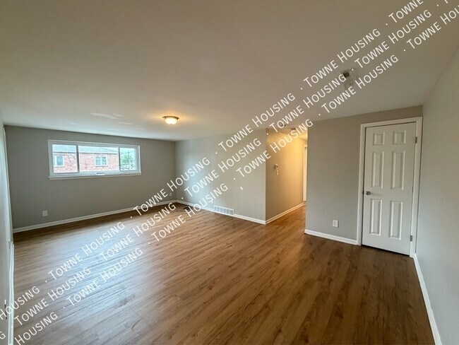 Building Photo - 132 Denrose Dr