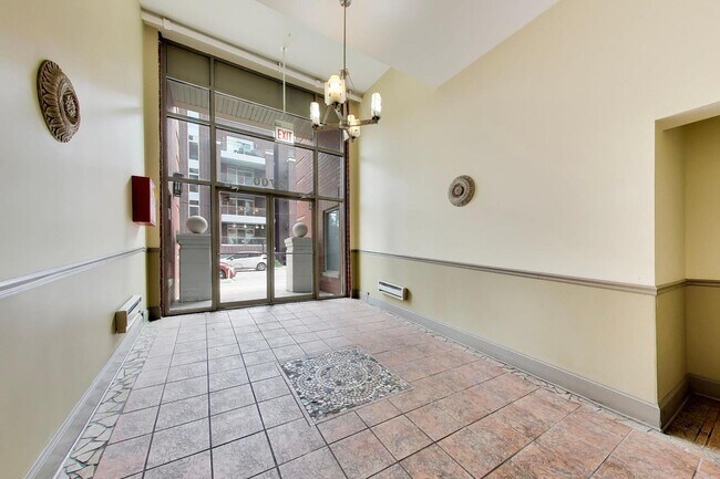 Building Photo - 2700 W Belmont Ave