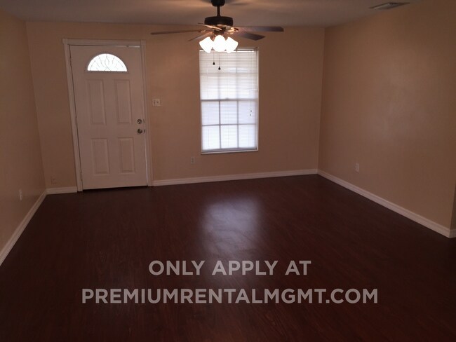 Building Photo - 247 Oakwood Dr