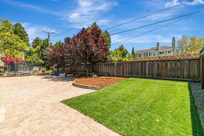 Building Photo - 2739 St Giles Ln