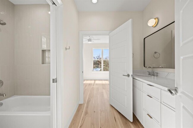 Building Photo - 4801 Sara Dr